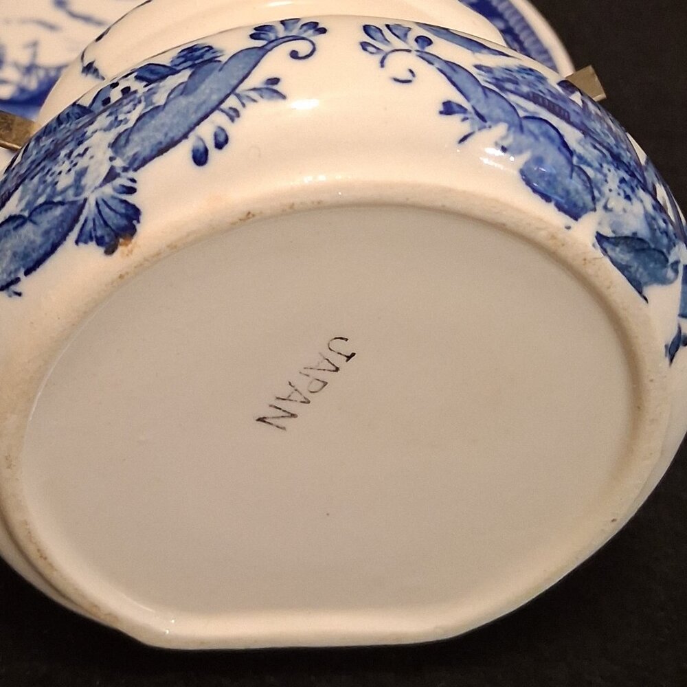 Vint'g 1955-68 Blue & White Japan Porcelain Oil Lamp w/Chimney & Matching Plate - Picture 12 of 13